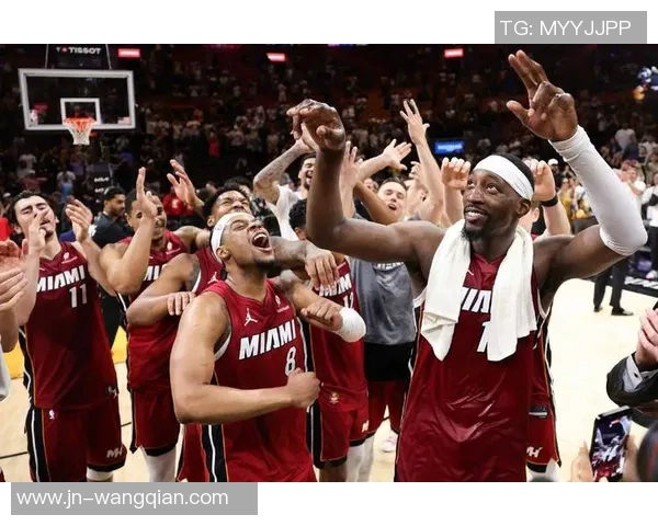 雄鹿与热火季后赛激战正酣精彩直播全程回顾与分析 雄鹿与热火季后赛激战正酣精彩直播全程回顾与分析