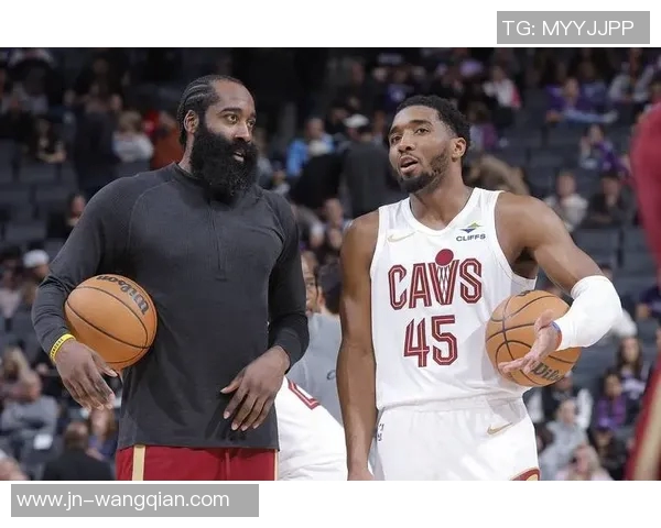 骑士与魔术激战四月六日NBA赛场精彩瞬间回顾与分析