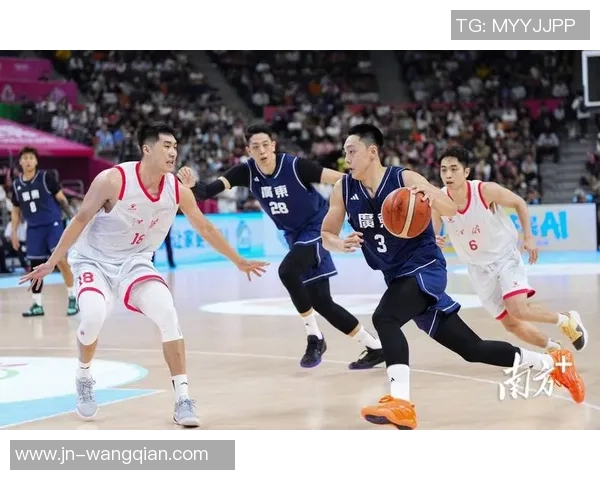 2015年11月8日广东队与上海队精彩全场回放重温篮球经典对决瞬间 2015年11月8日广东队与上海队精彩全场回放重温篮球经典对决瞬间