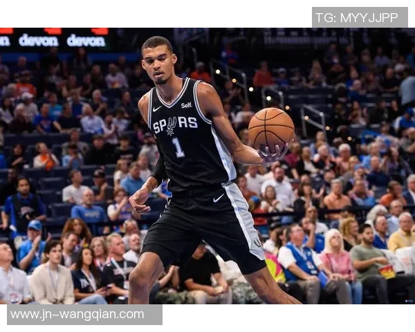 2019年NBA季后赛雷霆与马刺的精彩对决回顾与分析