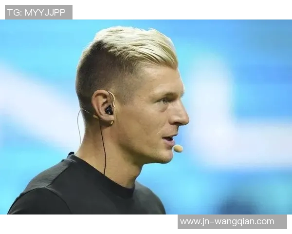 克罗斯：从足球天才到战术大师的华丽转身与传奇人生